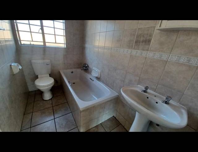 3 BEDROOM TOWNHOUSE FOR SALE IN ANNLIN